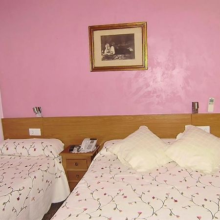 Hostal Miguel Angel Madrid Extérieur photo