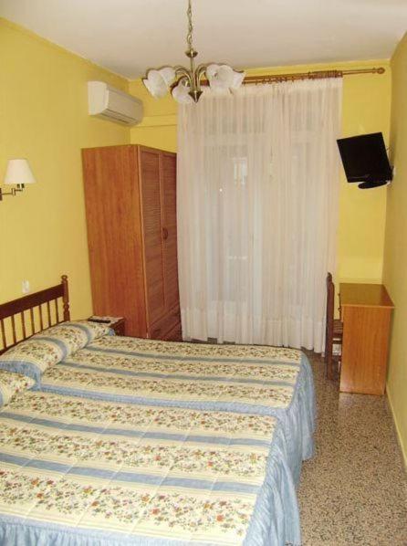 Hostal Miguel Angel Madrid Chambre photo