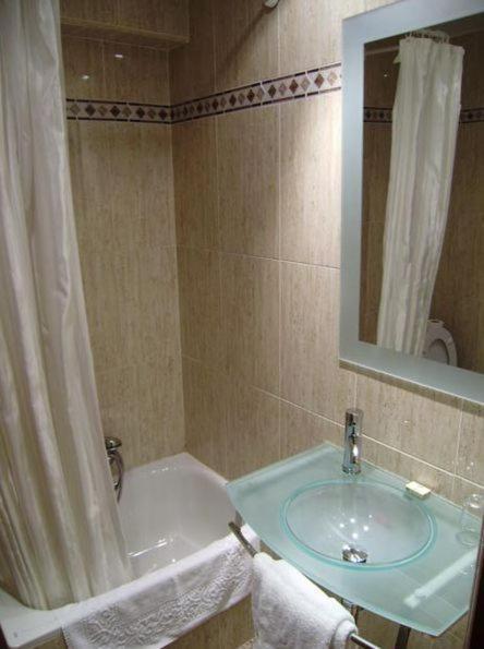 Hostal Miguel Angel Madrid Chambre photo