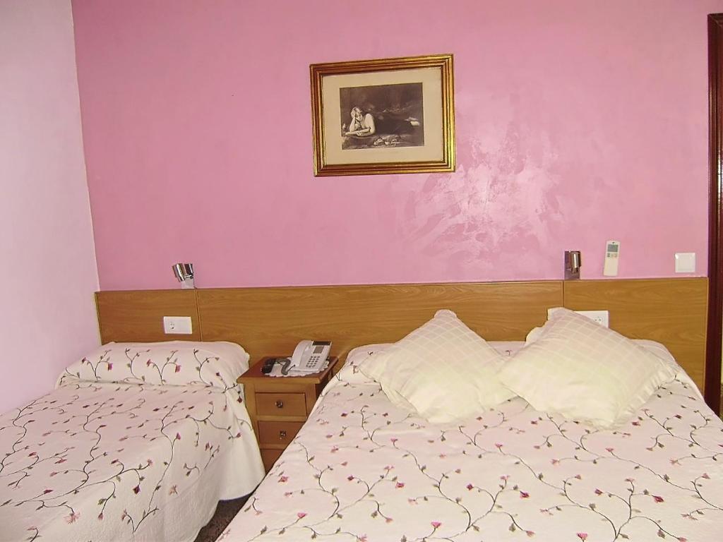 Hostal Miguel Angel Madrid Extérieur photo
