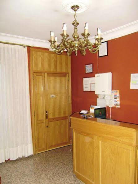 Hostal Miguel Angel Madrid Extérieur photo